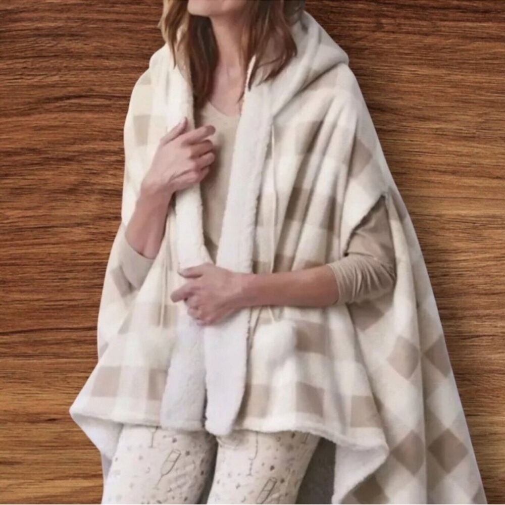 NWOT Soft Surroundings O/S Taupe Plaid Wearable Throw Fleece Poncho Ruana Cozy